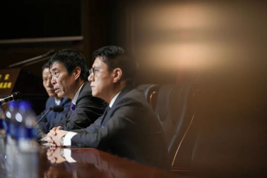 除此之外，周杰伦、刘畊宏、以及王俊凯也重磅客串，奉上让人肾上腺素飙升的激情赛车表演